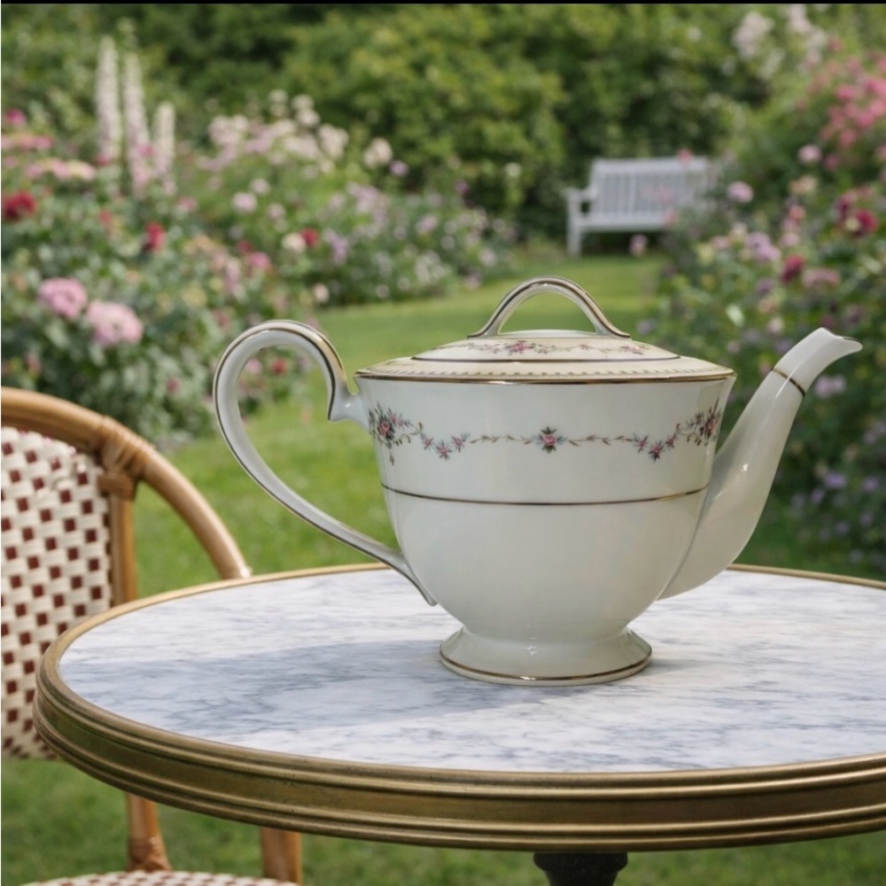 Whimsy Romantic Vintage Aristocratic/Old Money Tea Pot
